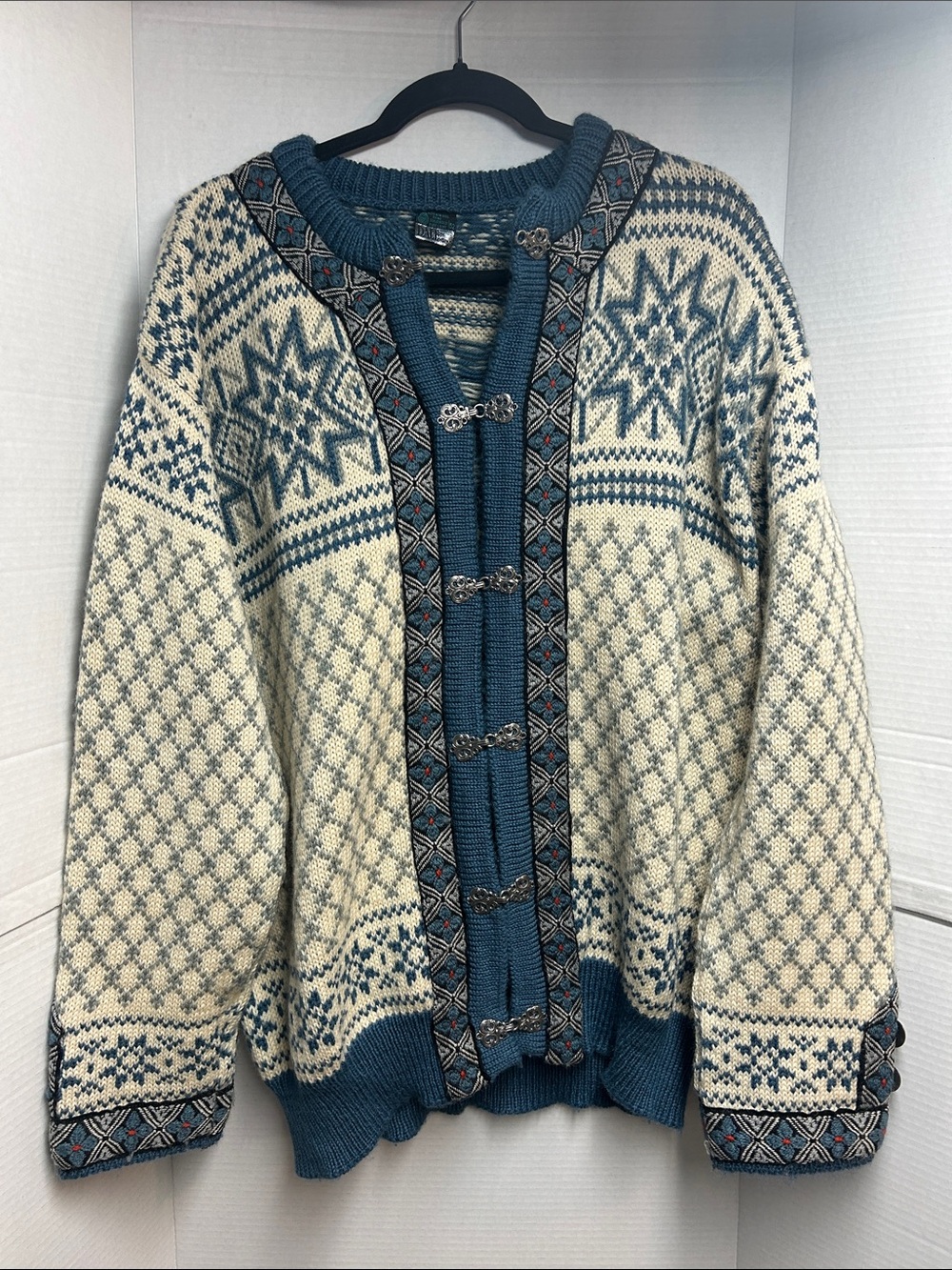 DALE of NORWAY Clasp Cardigan Sweater Nordic Snowflake 52 M Olympia Pattern Blue
